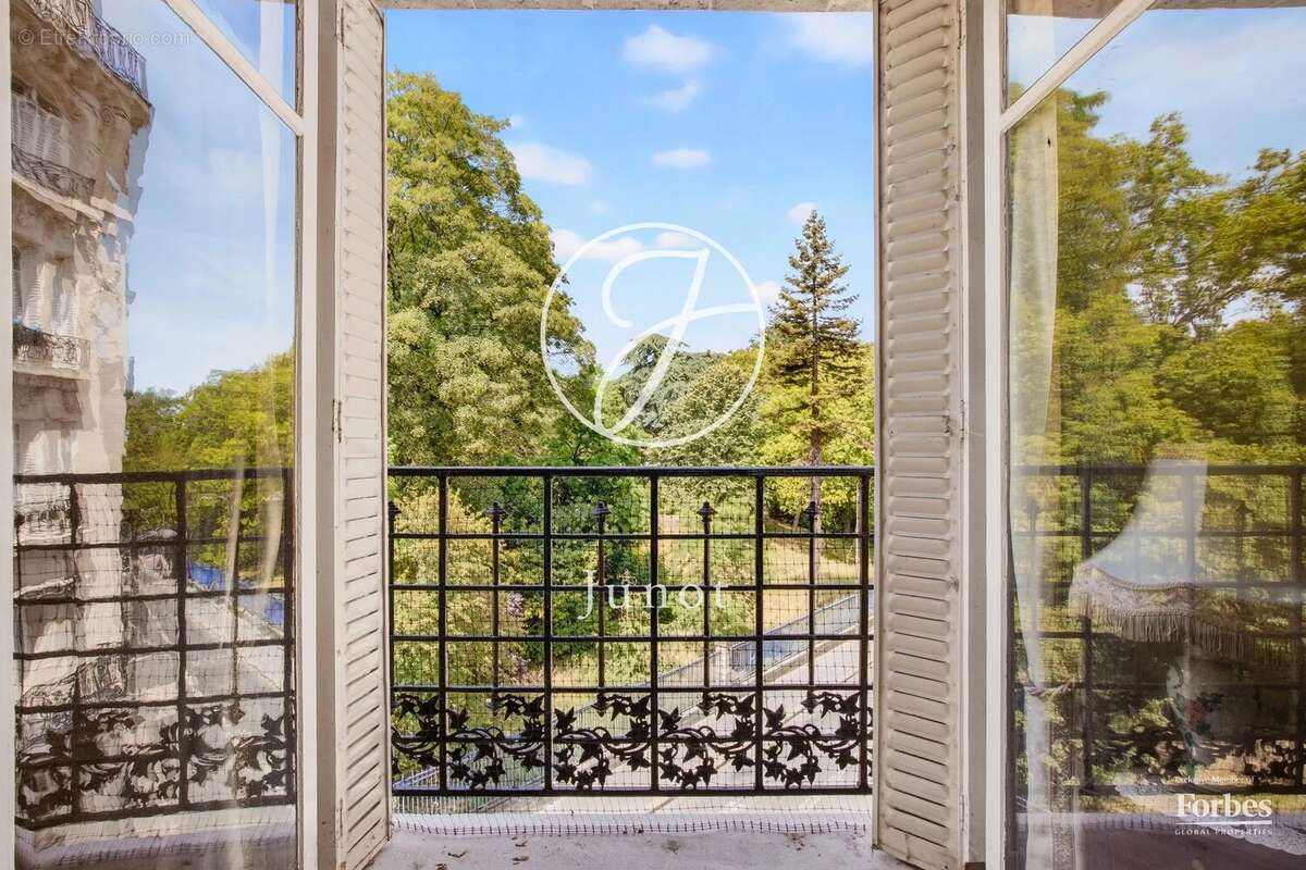 Paris 14e - RUE ROLI - Appartement à vendre - 3 pièces - 68,04m² Carrez - 1/2 chambres - Vue dégagée sur le parc. - photo 2