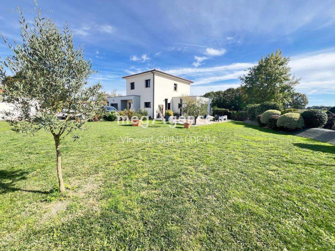 Maison à LE MAY-SUR-EVRE