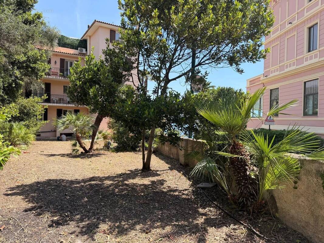 Appartement à BEAULIEU-SUR-MER
