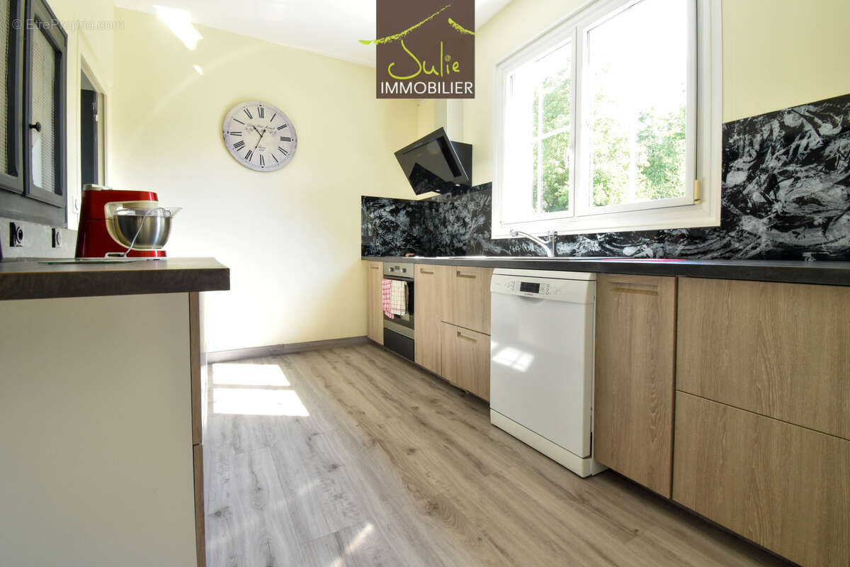 CERIZAY - Spacieuse maison de 250 m2 avec piscine - photo 4