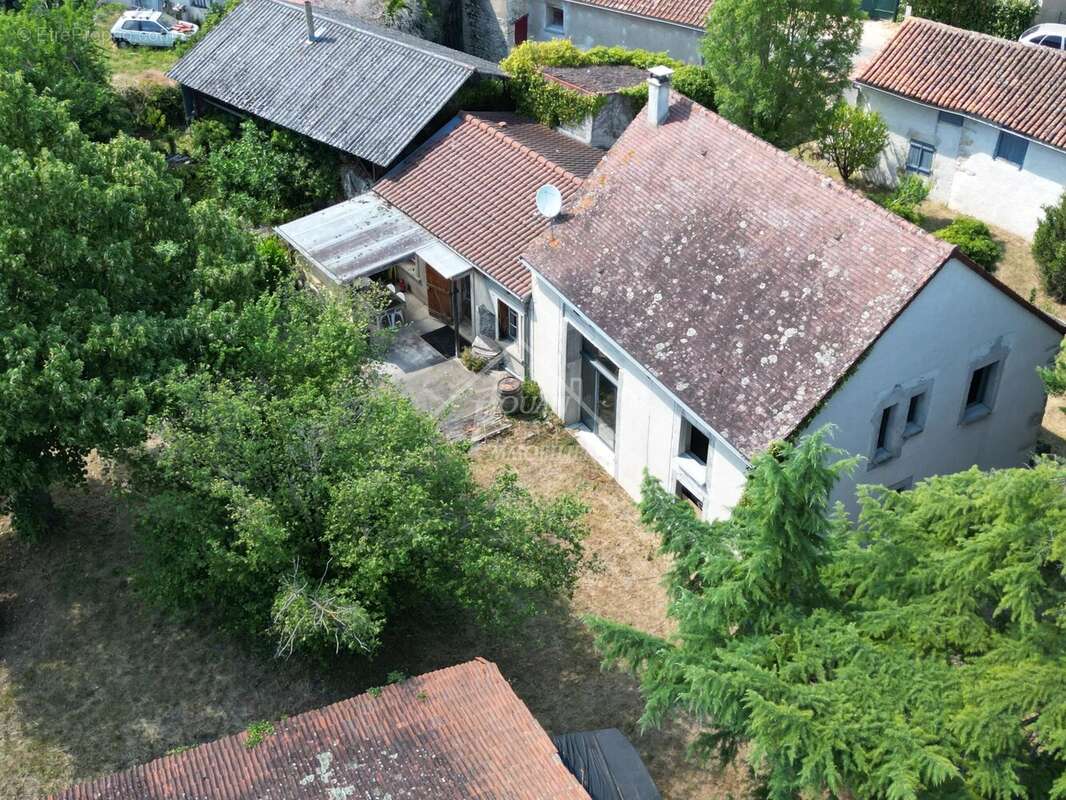 Maison à JENZAT