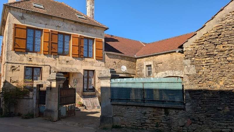 Maison à COUTARNOUX