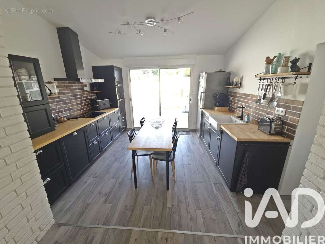Maison 162 m² à Saint-Andre-Sur-Sevre  - photo 6