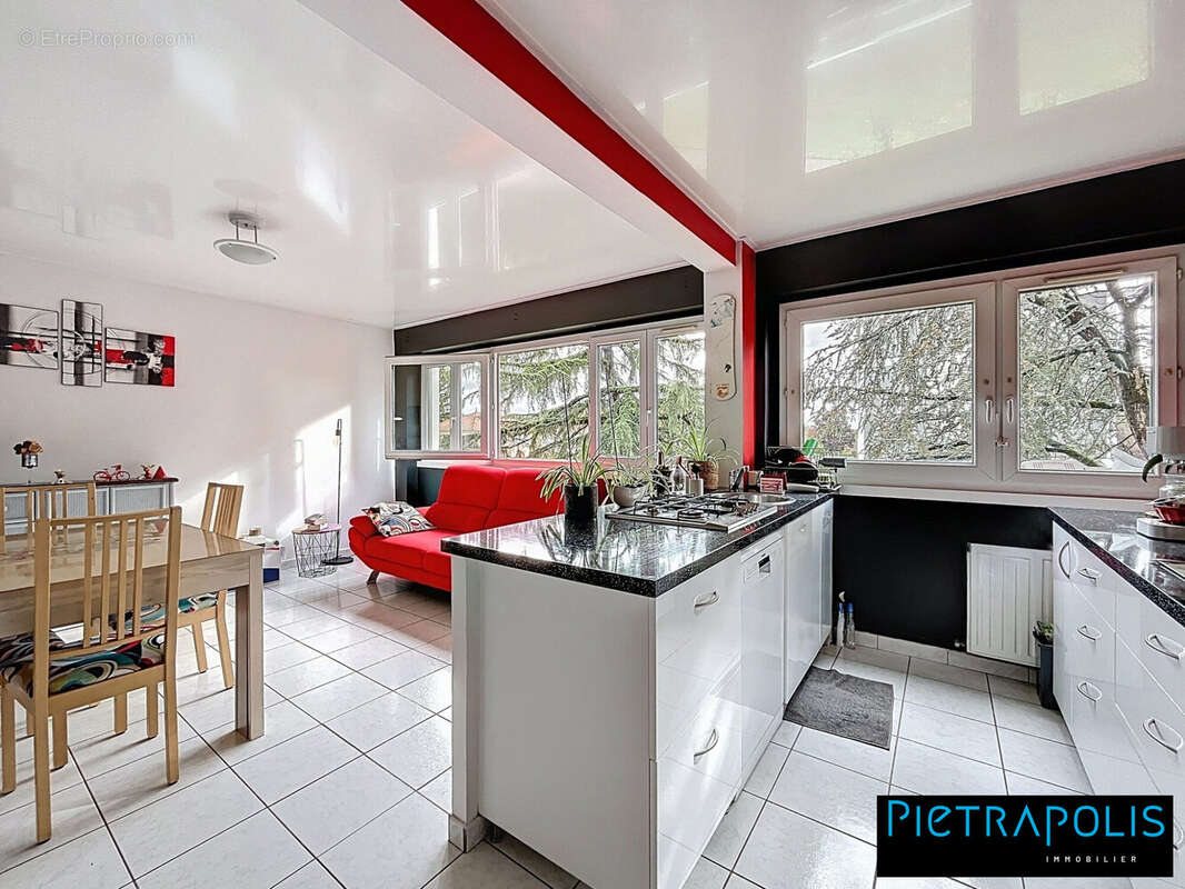 Appartement à DECINES-CHARPIEU