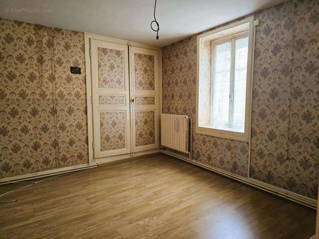 Maison à SAINTE-GEMMES-LE-ROBERT