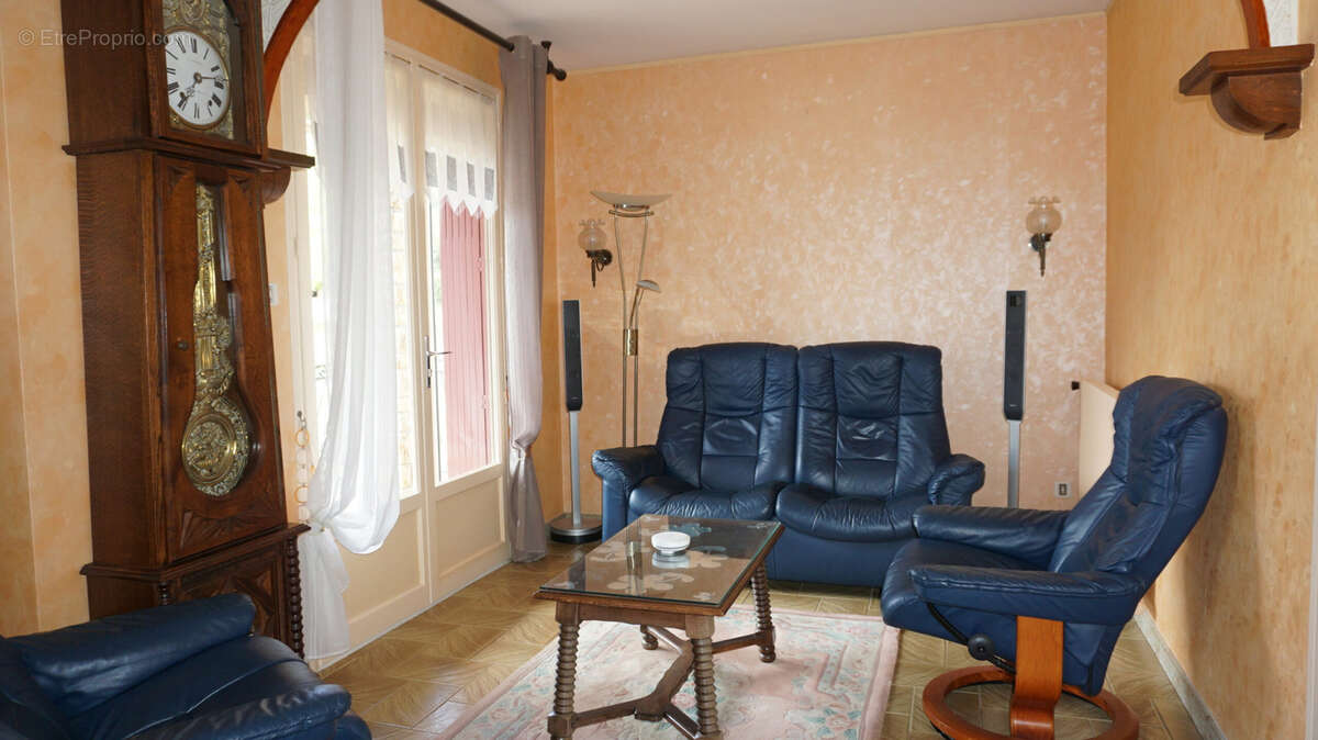 Maison à CASTELNAU-MONTRATIER