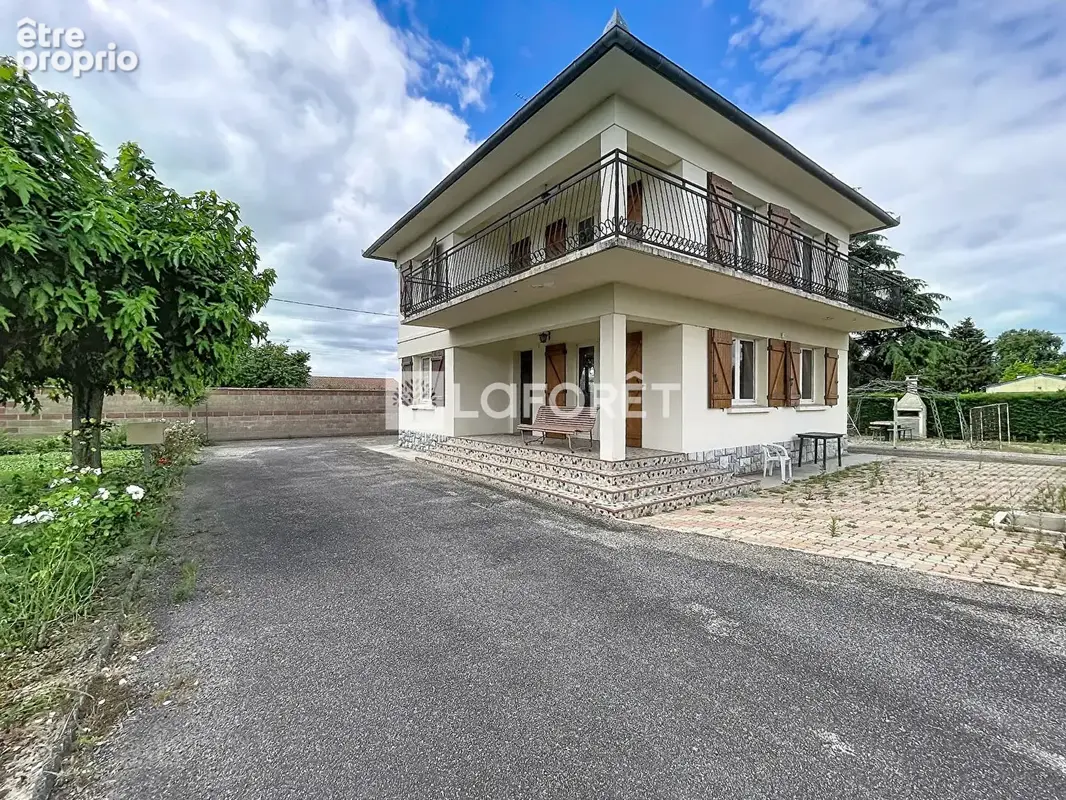 CASTELSARRASIN - Maison T4 - 2039m² de terrain, garage indépendant et piscine - photo 5