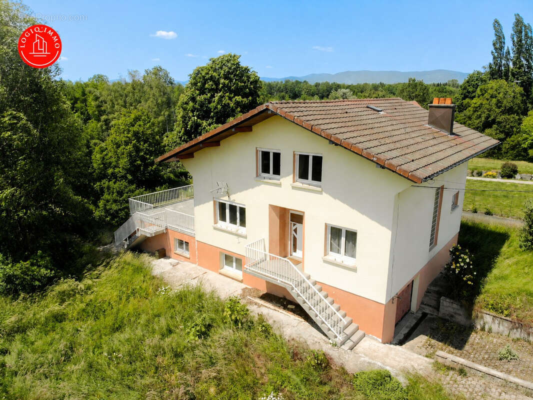 Maison à LACHAPELLE-SOUS-ROUGEMONT