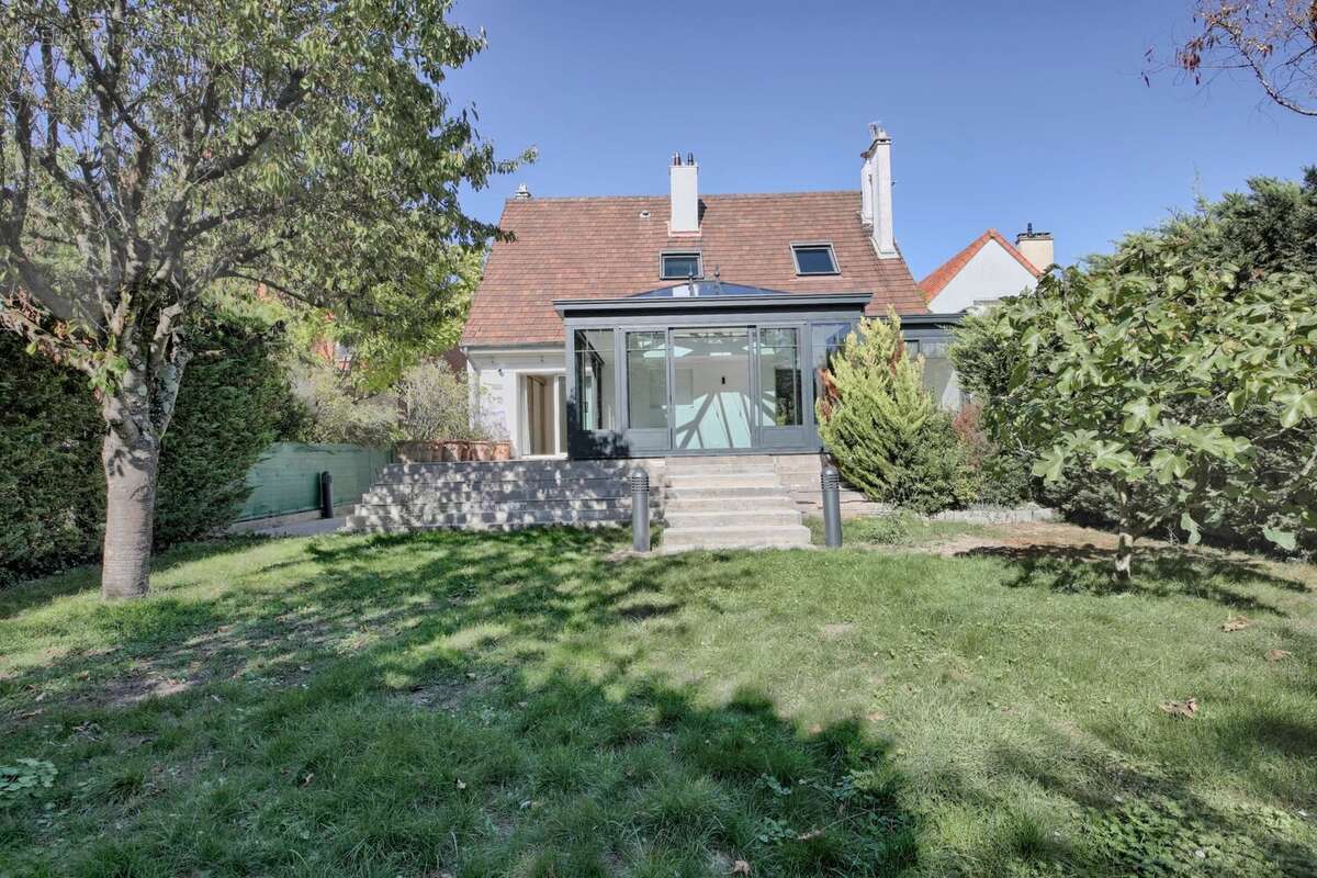 Maison à SAINT-MAUR-DES-FOSSES