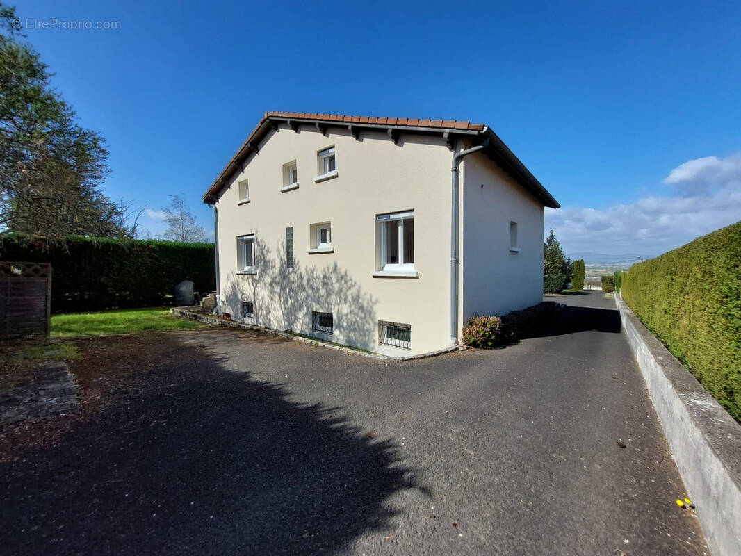 Maison à PONT-DU-CHATEAU