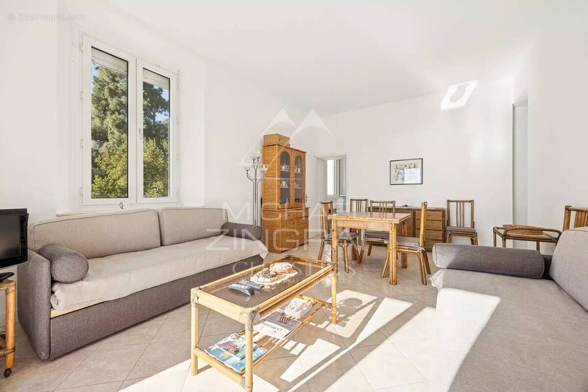 Appartement à VALLAURIS