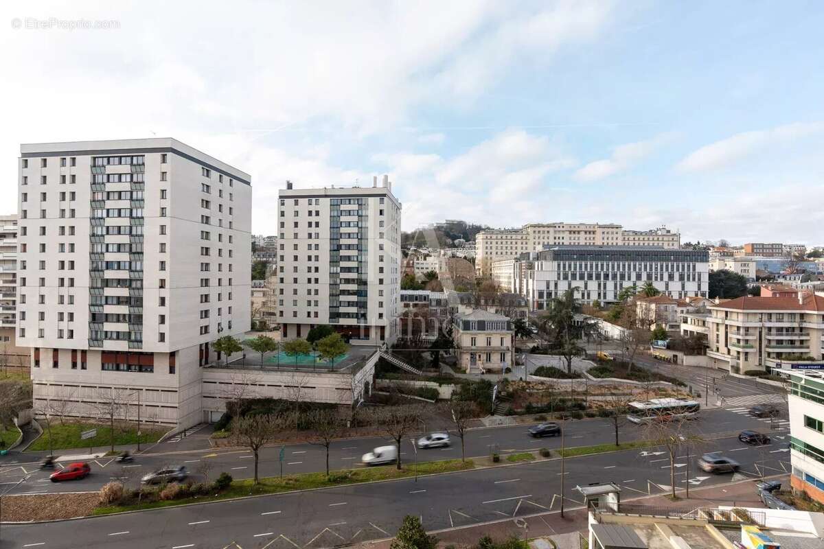 Commerce à SURESNES