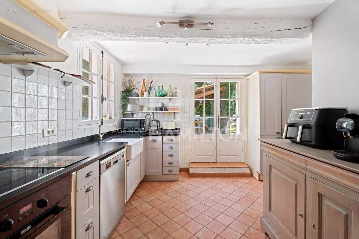 Mas Provençal d’Exception – Piscine 15 x 7 m – Parc Plat de 2 181 m² – Dépendances – Grasse - photo 6