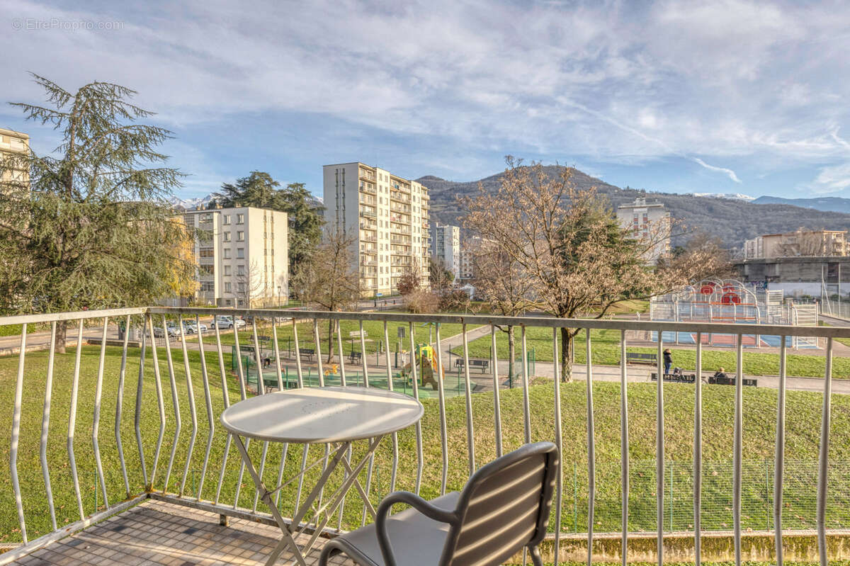 Appartement à SAINT-MARTIN-D'HERES