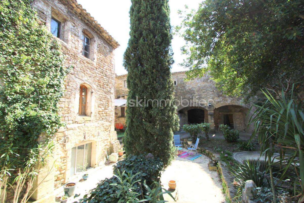 Maison à LA BAUME-DE-TRANSIT