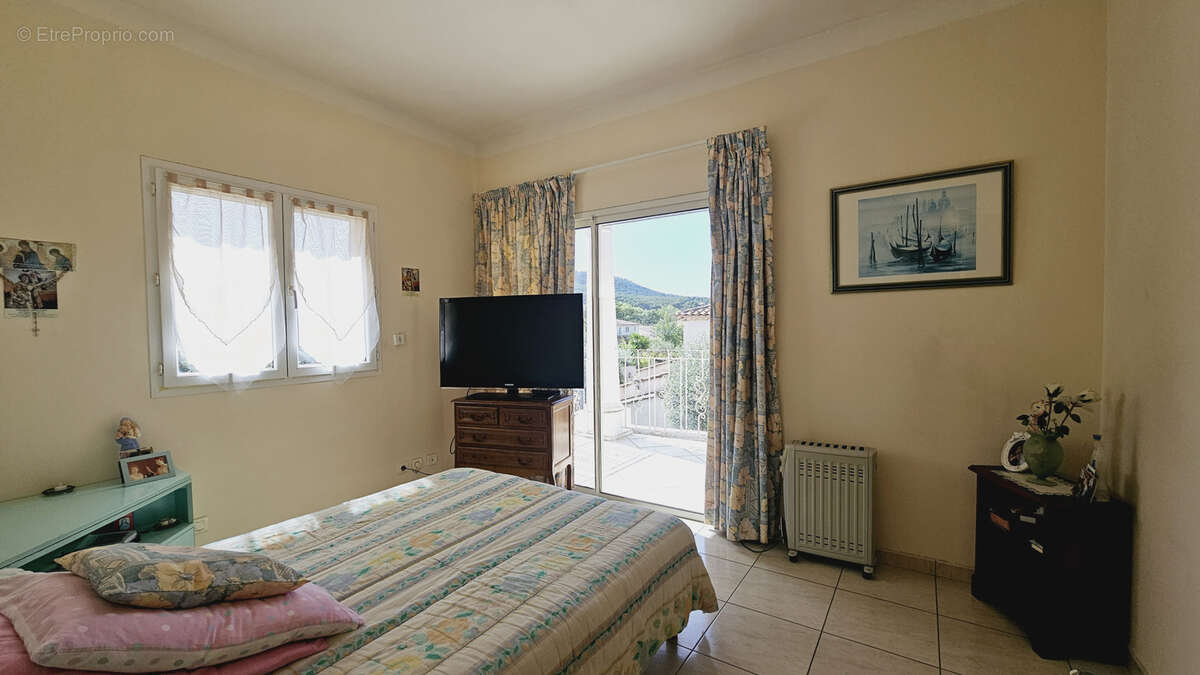 Maison à SAINT-CYR-SUR-MER