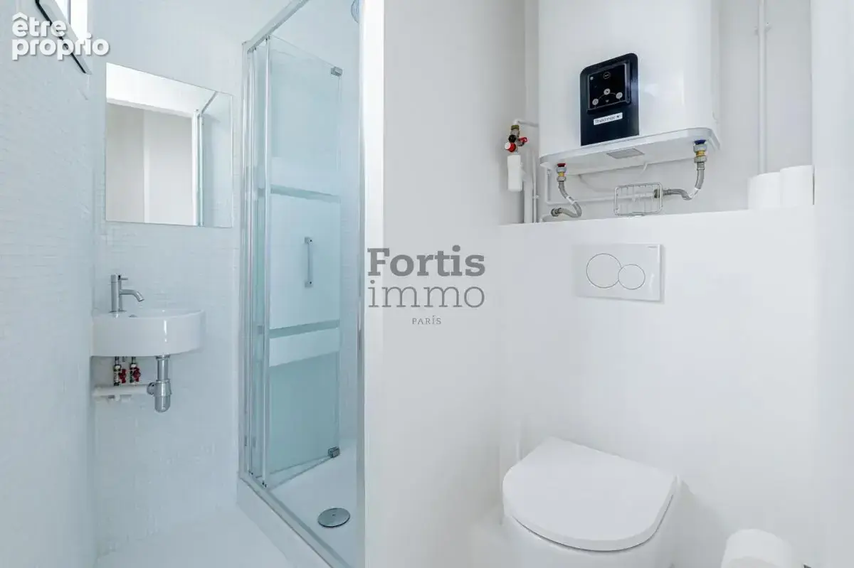 Paris 2 - rue saint-denis - grand studio au dernier etage - photo 12