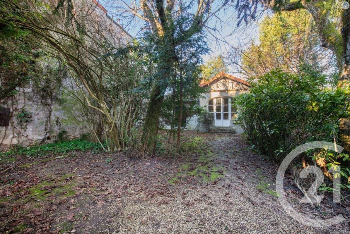 Maison à SAINT-MAUR-DES-FOSSES