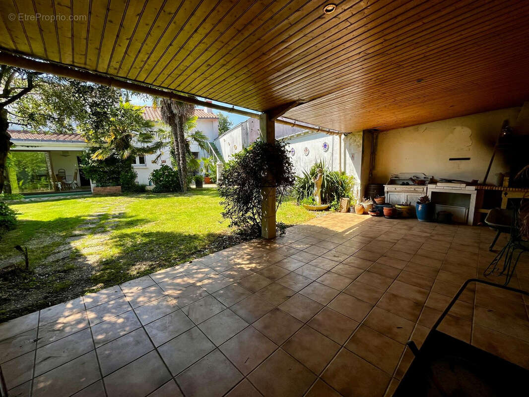 Maison à SAINT-LEGER-LES-VIGNES
