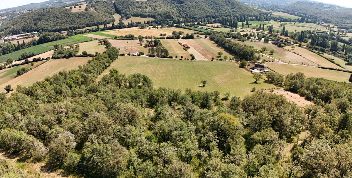 Terrain à SAINT-CHAMARAND