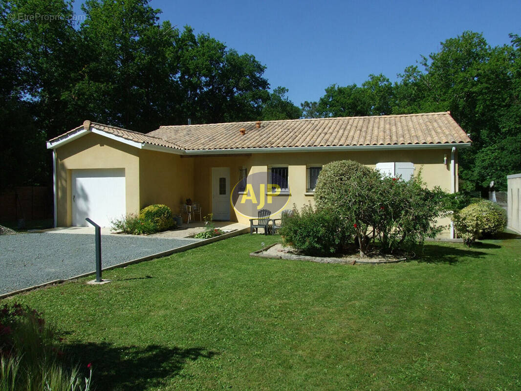 Maison à GRAYAN-ET-L'HOPITAL