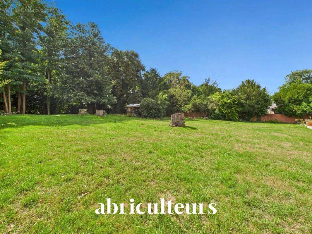 Terrain constructible de 1 572 m² à la vente à Montmorency (95160) - photo 5