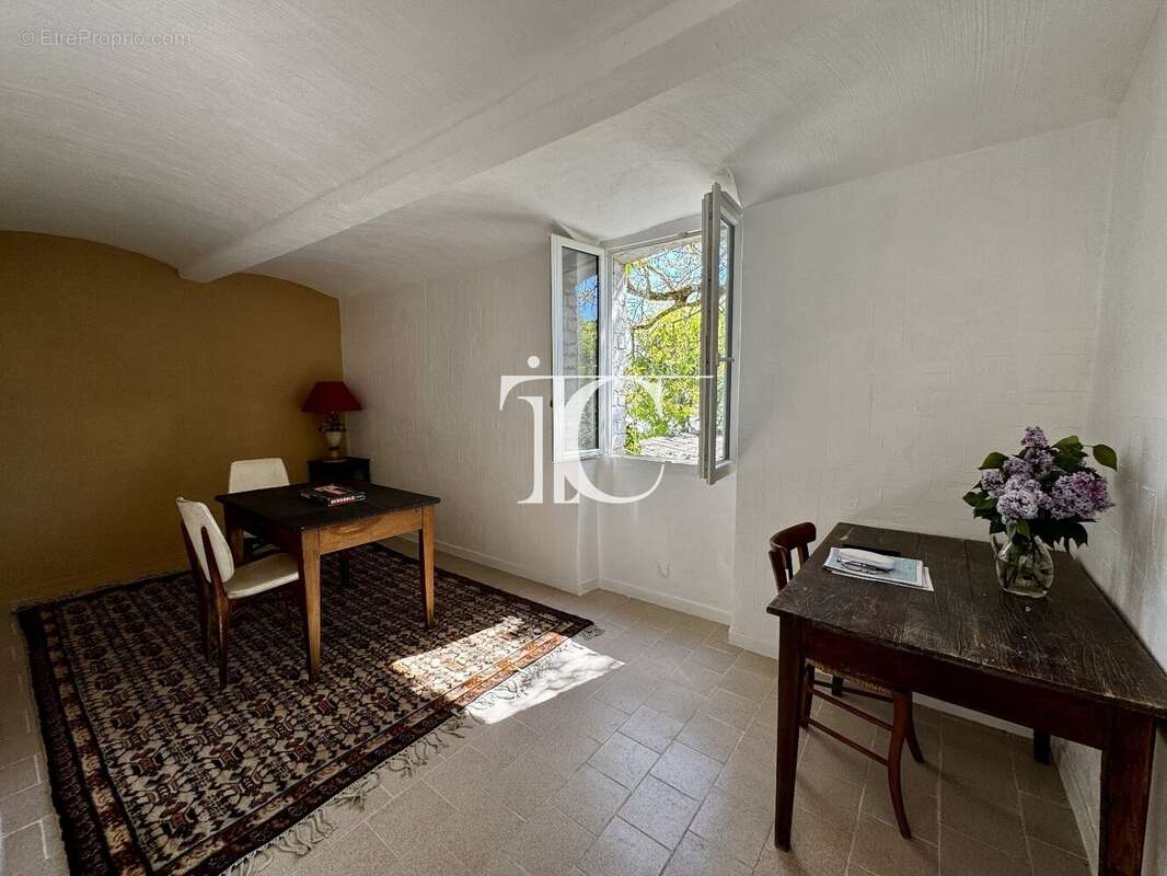 Maison à BERRIAS-ET-CASTELJAU