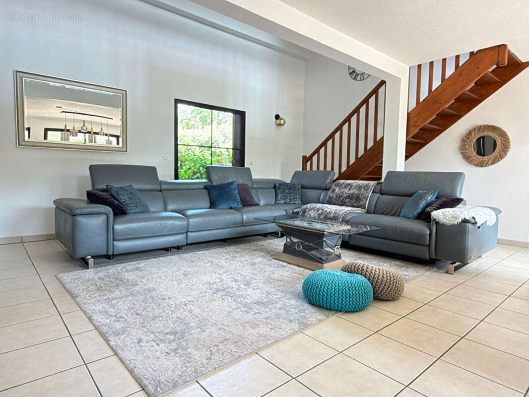 Maison T5 136 m² avec piscine et garage - photo 3
