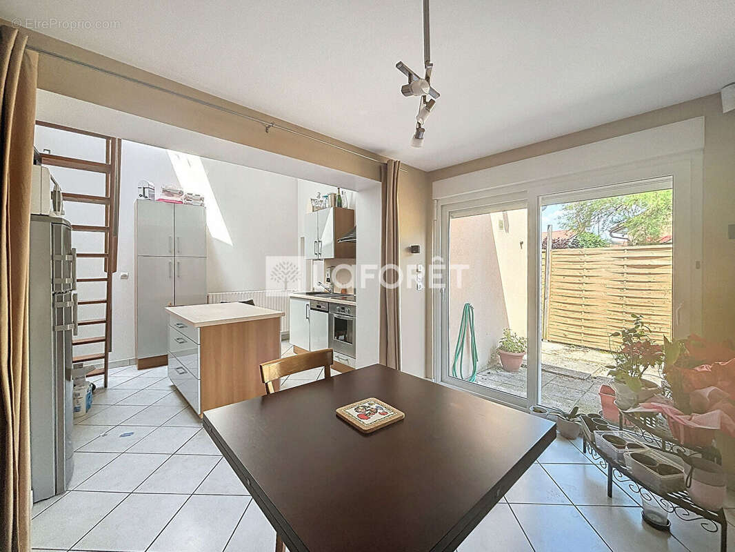 Appartement à COURTISOLS