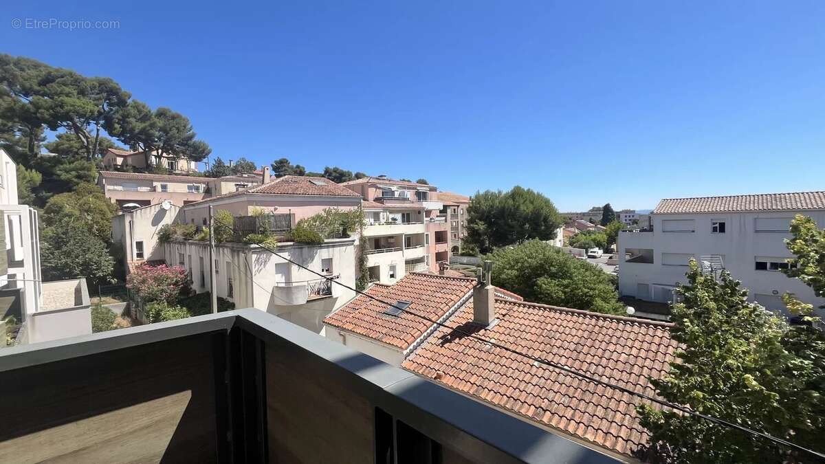 Appartement T2 de 46 m² avec terrasse. garage et ascenseur à Martigues Ferrières - photo 3