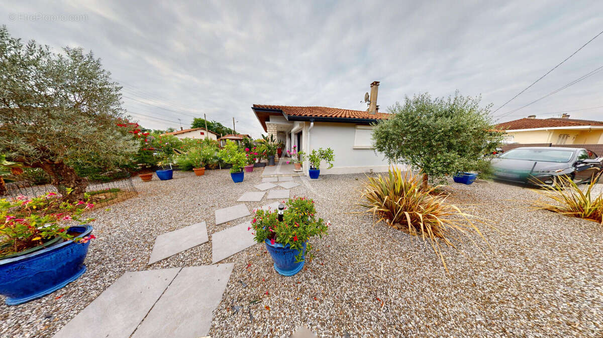 Villeneuve-de-Marsan ? Maison de plain-pied rénovée avec piscine et jacuzzi - photo 12