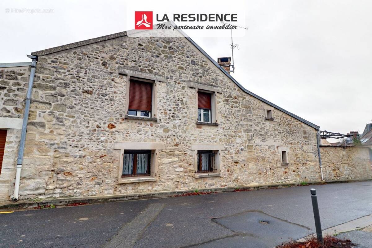 Maison à JOUY-LE-MOUTIER