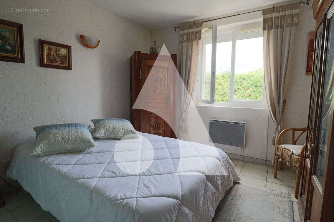 Appartement à NEYRON