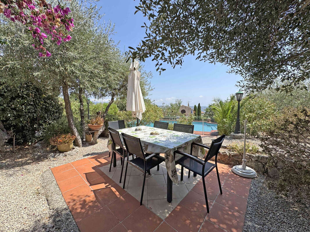 EXCLUSIVITE Gattières - Villa divisée en 3 appartements avec piscine et vue mer - photo 5