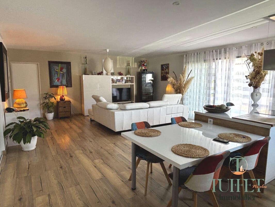 Maison 100 m² à Breuillet  - photo 4