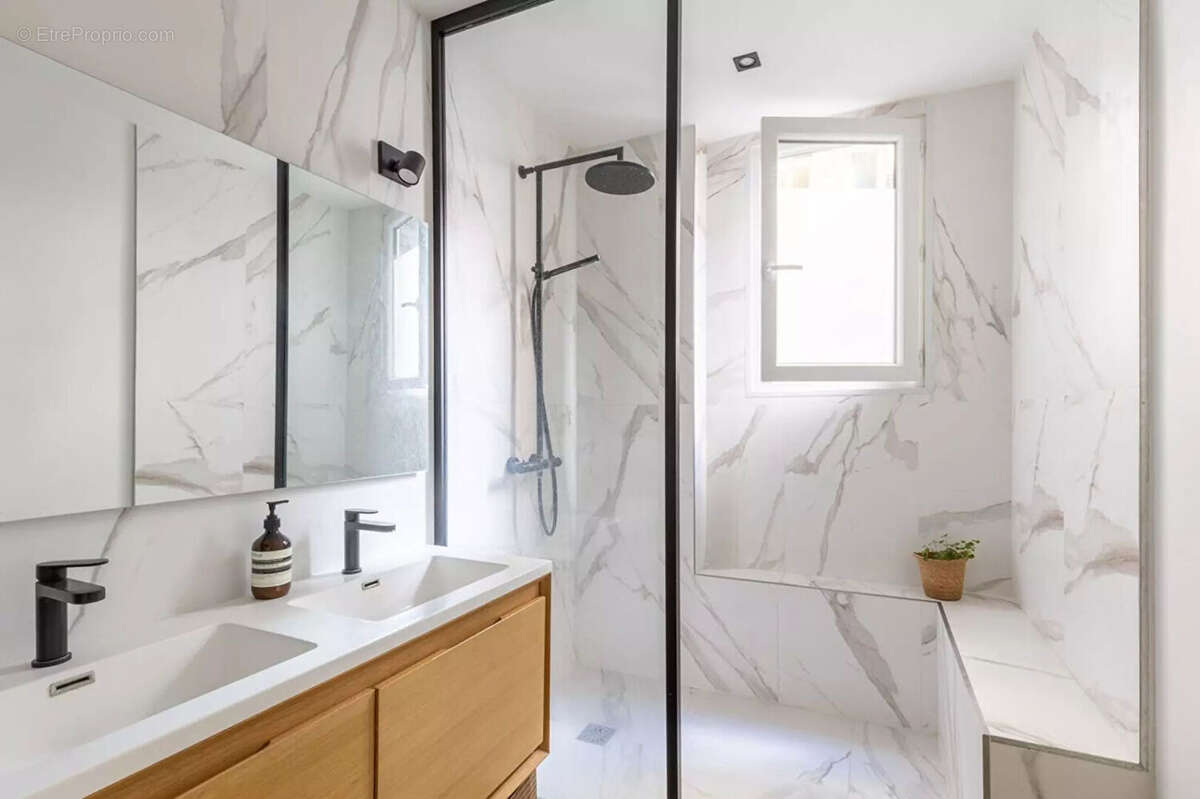 Appartement à PARIS-15E