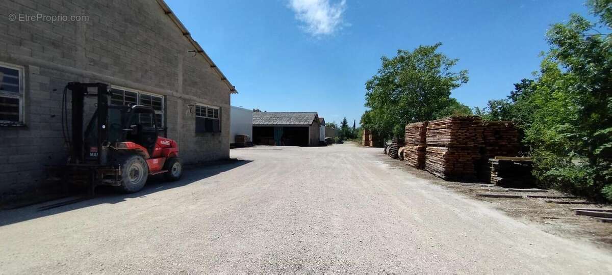 Commerce à MONTPEZAT-DE-QUERCY