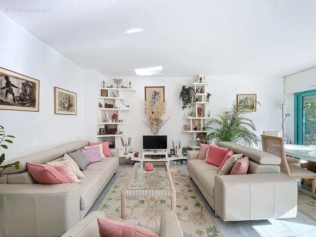 Appartement à MANDELIEU-LA-NAPOULE