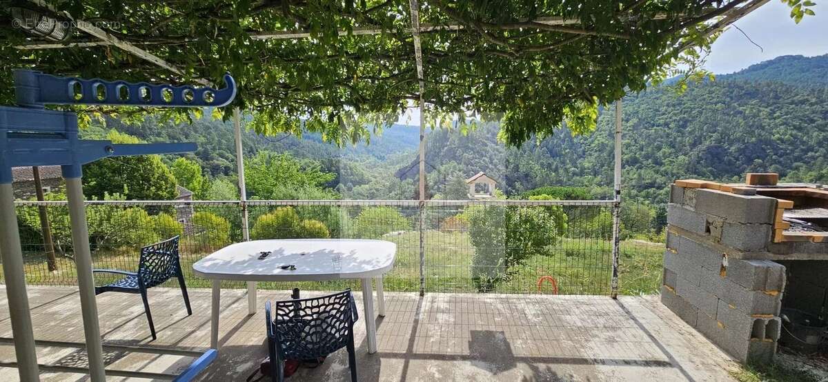 Maison à LE COLLET-DE-DEZE