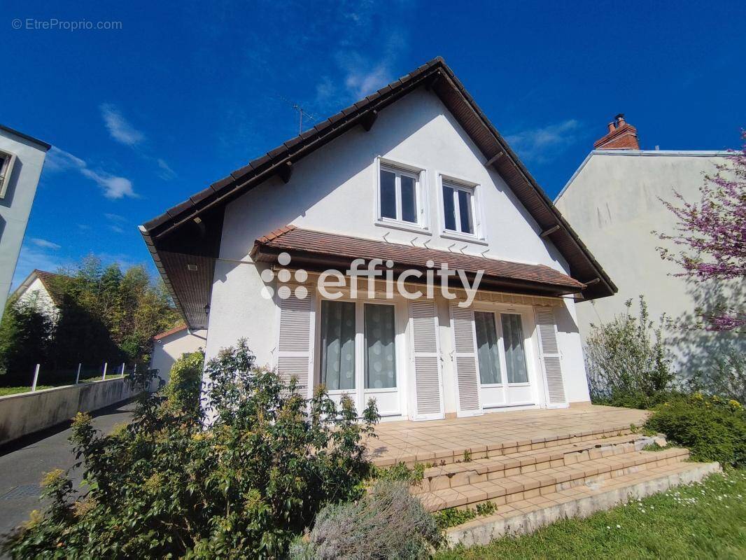 Maison à MONTLUCON