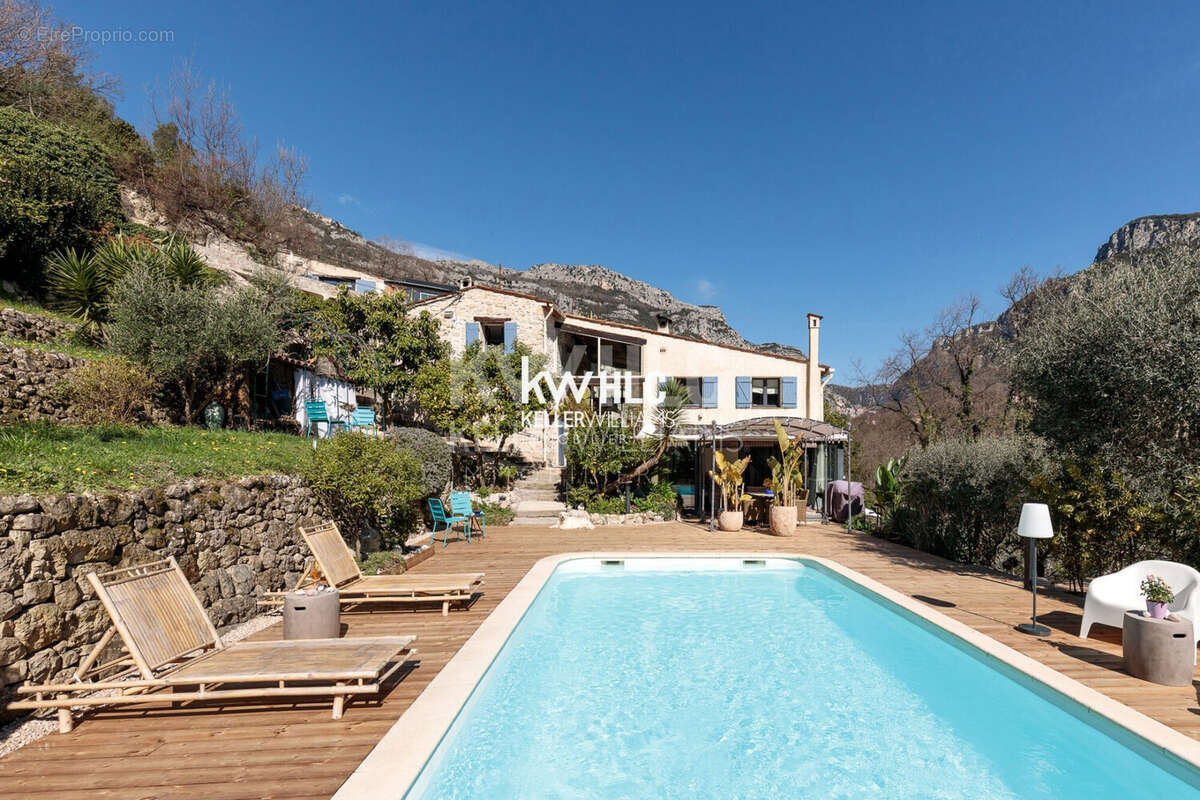 Maison 11 pièces 181 m² à vendre à Le Bar-Sur-Loup (06620) - photo 3