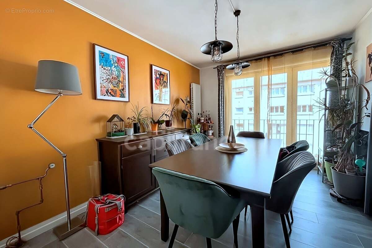 Quimper(29)  Grand T3 lumineux de 78,21 m² – Ancien T4 avec 3ᵉ chambre possible - Excellent état - Box de stockage - photo 4