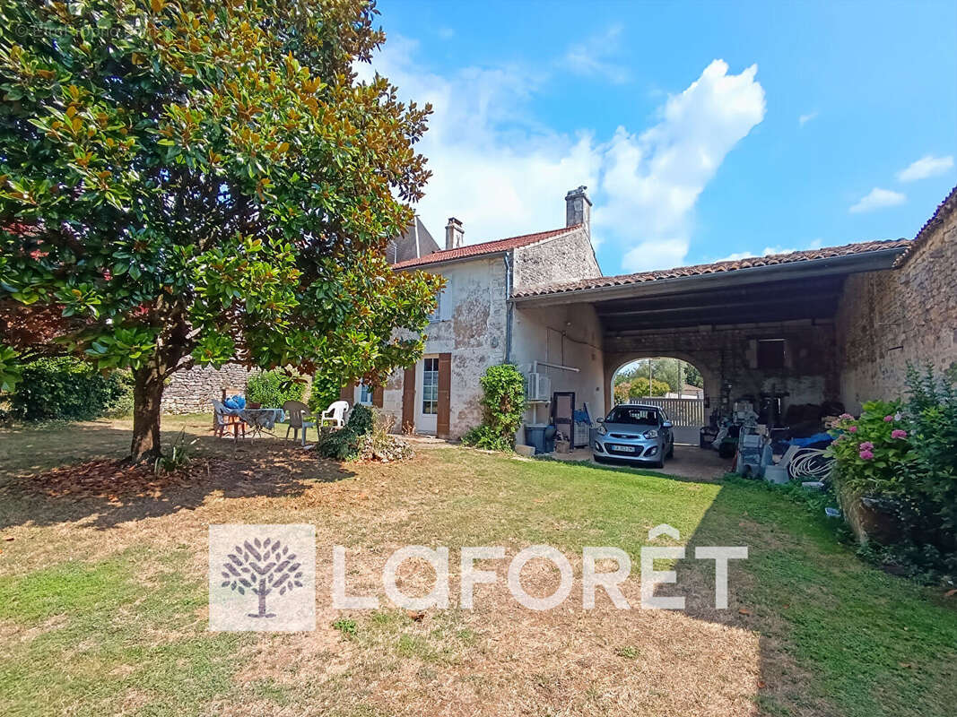 Maison à MAZEROLLES