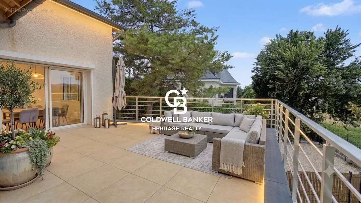 DARDILLY  – Appartement 124 m² entièrement rénové – Vue exceptionnelle sur les Monts du Lyonnais – Jardin et terrasse - photo 2