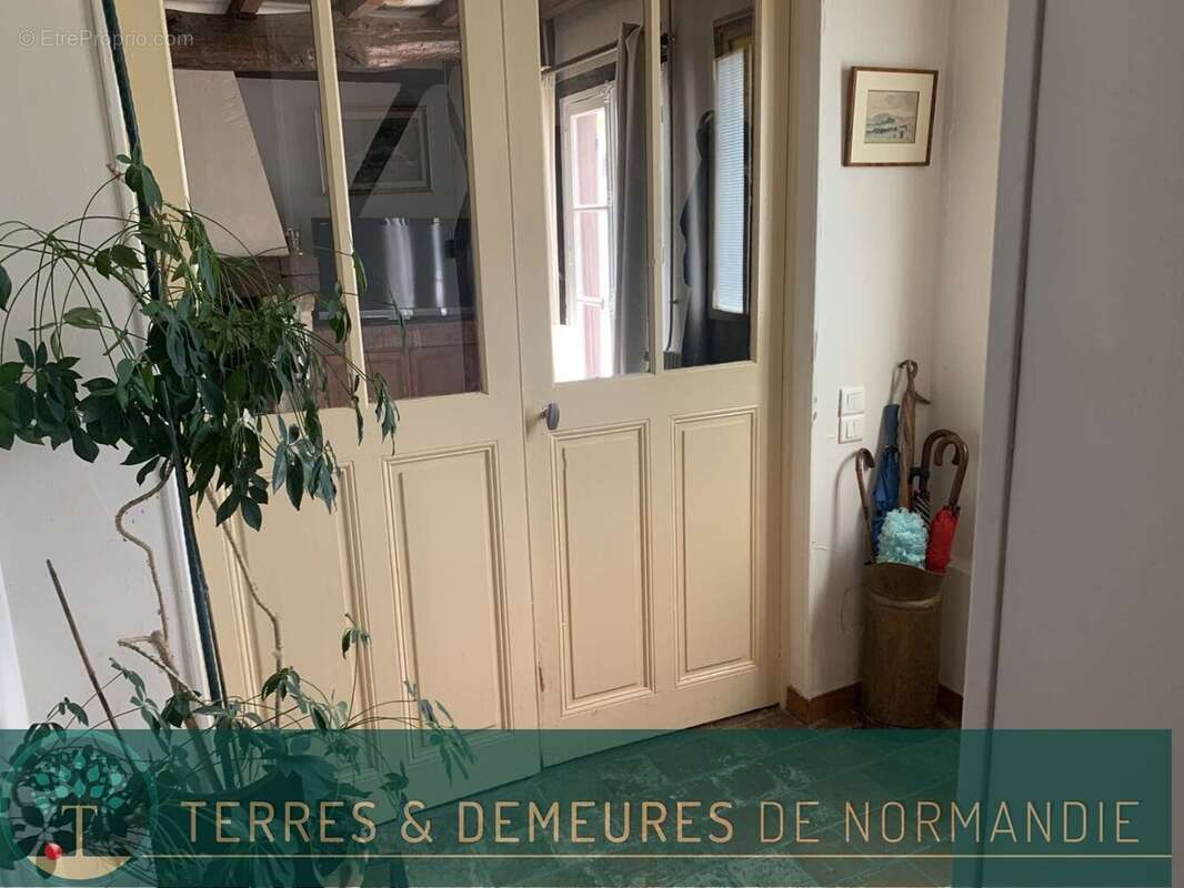PAYS d'AUGE du CALVADOS, région CAMBREMER (14340) petite maison en clombages et 730 m2 de terrain - photo 10