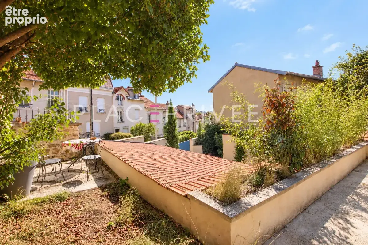 Maison avec jardin et stationnement - photo 2