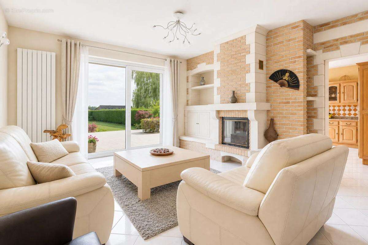 Maison de 7 pièces de 190 m² à Noyelles-lès-Seclin - photo 2