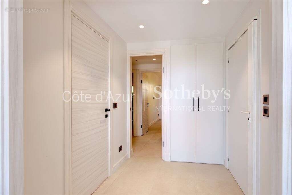 Cannes Croix des Gardes appartement avec vue mer, terrasses, piscine et parking - photo 7