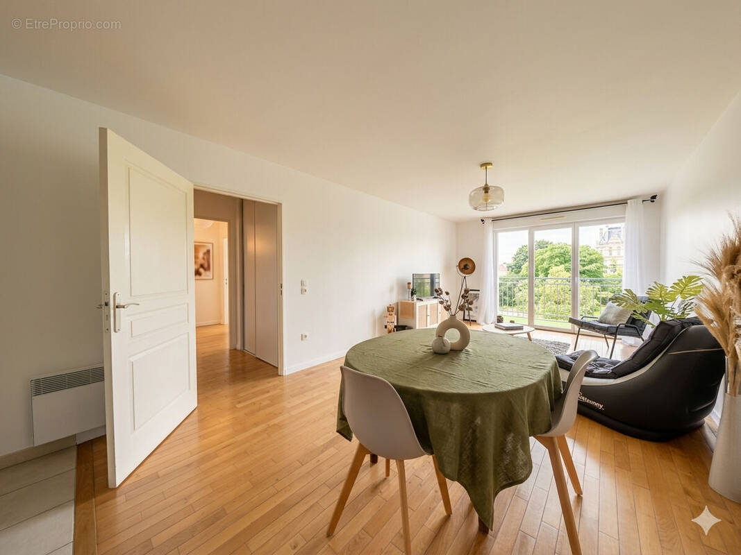 Appartement à PONTAULT-COMBAULT