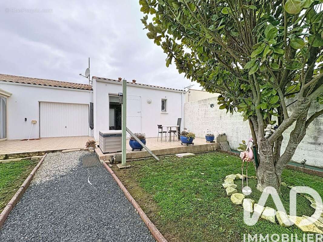Photo 2 - Maison à CHARRON